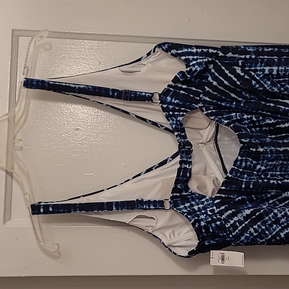 Swimsuit - Picture 4 of 5